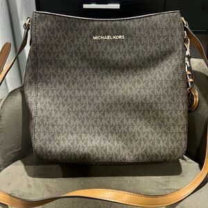 Michael Kors crossover bag